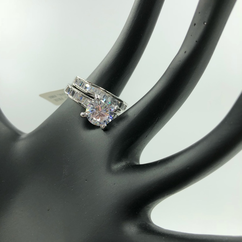 Gorgeous Wedding Ring Set Size 7 NWT - Picture 5 of 8
